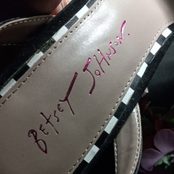 Betsey Johnson Striped Heels with Floral Accents - Picture 2 of 9